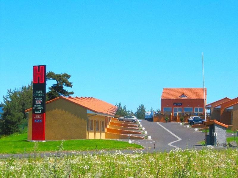 Hotel Cantal Cottages Saint-Georges  Exterior foto